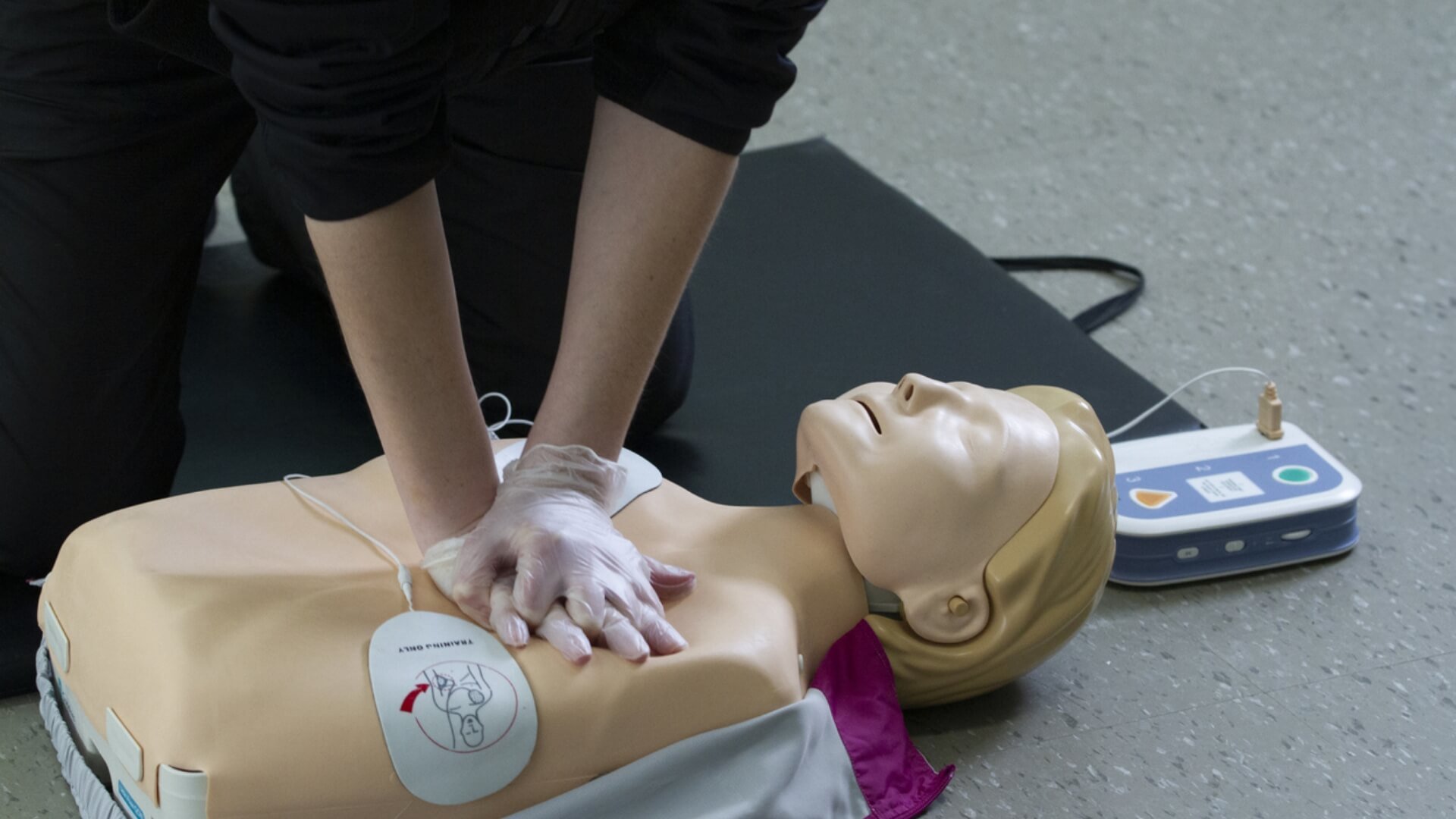 Step-By-Step Guide How to Use an AED | AED Total Solution