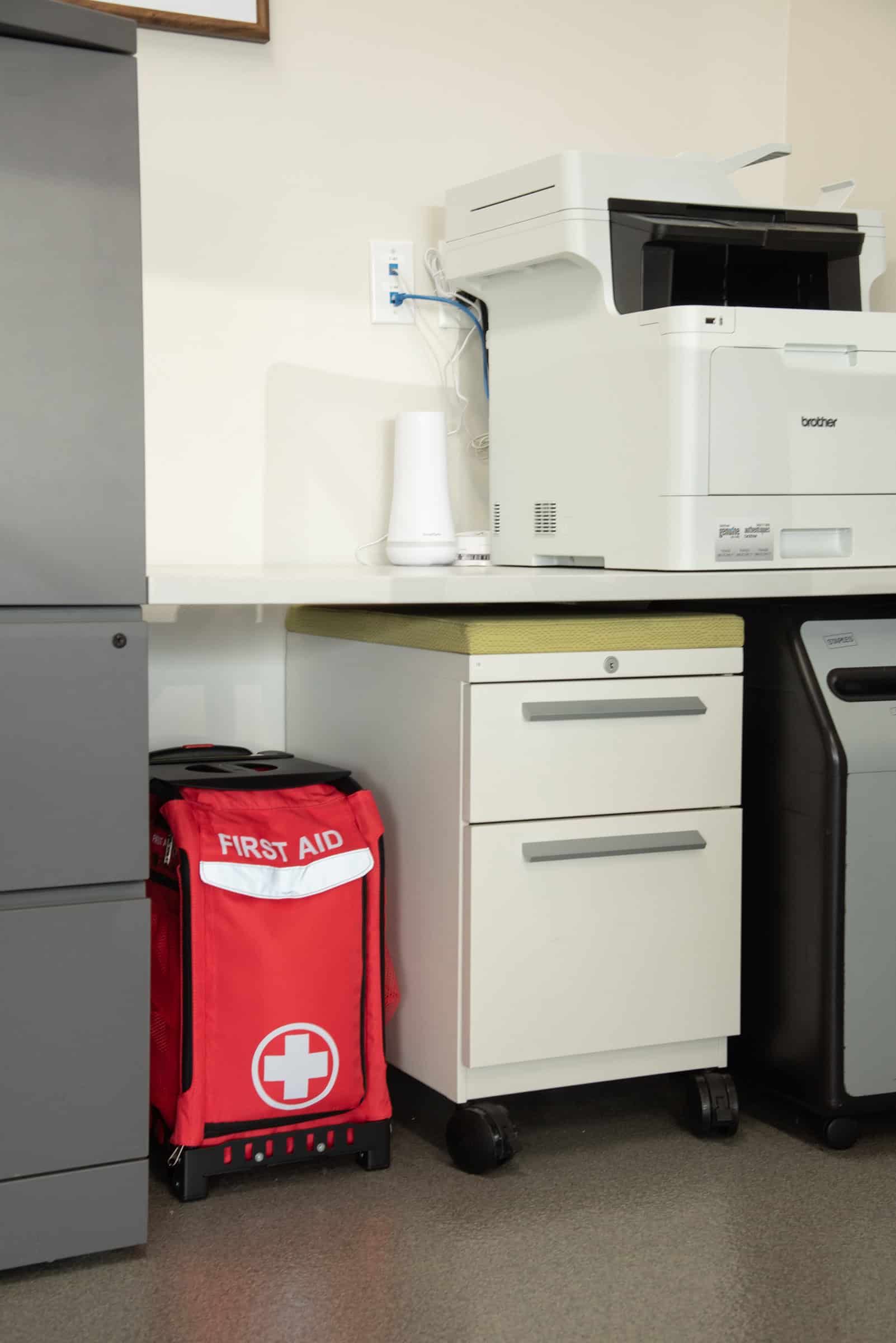 Pro 100 Easy-Roll™ Trauma First Aid Station-3 Pro 100 Easy-Roll™ Trauma First Aid Station-3